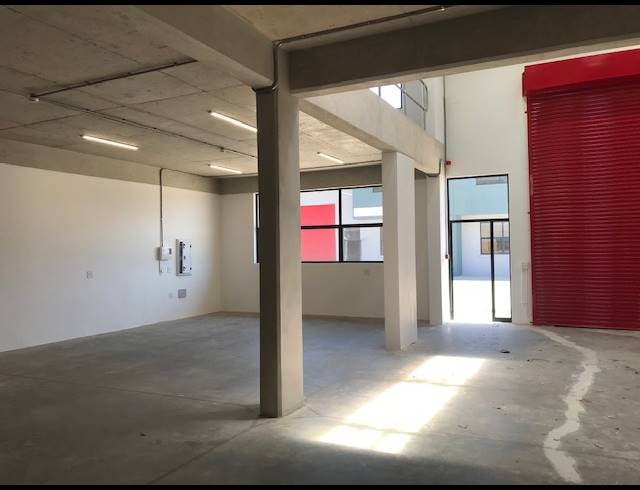 300M² WAREHOUSE TO LET IN GLEN ANIL